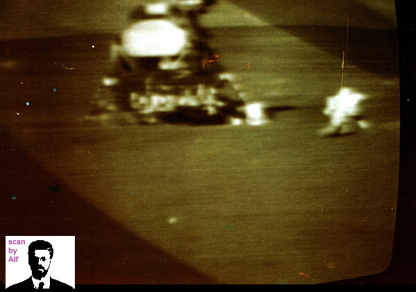 Kleinbildphoto_64_vom_SW-Fernseher_Apollo_Mond